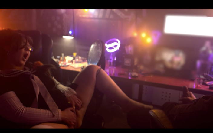 Shawna Panofka: Pozdní Noční Hra Končí Creampie a Nějakou Vzájemnou Masturbací