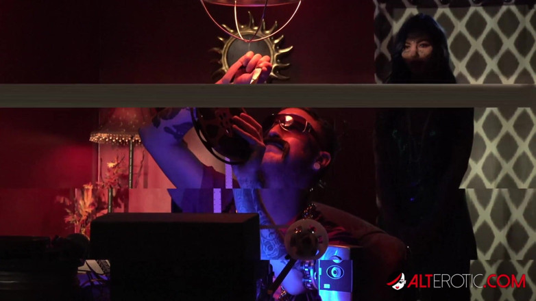 Alt Erotic: Drachenmädchen amber luke wird vom regisseur gefickt