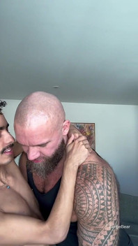 Muscle Bear Takes Control of a Hungry Twink