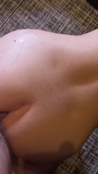 Nasser abend mit hotwife Sandy: Milchdusche, heiße Löcher und blowjob auf der toilette