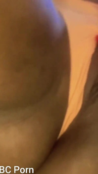 Estimulando meu clitóris com vibrador intenso sem parar esguichando orgasmos