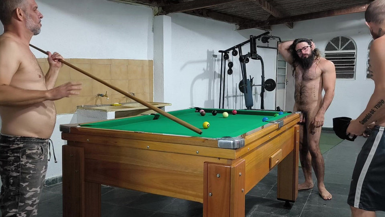 carmonaoficial: Mit Freunden spielen und sich ausziehen