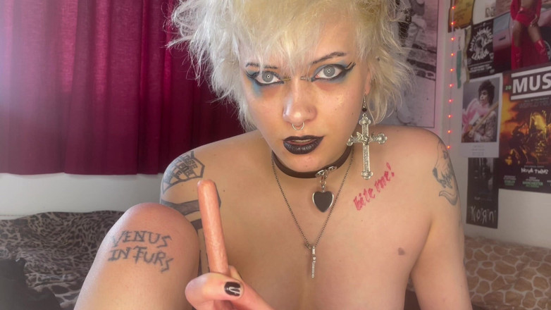 Glitterqueen1999: 義理の妹があなたの小さなペニスを噛み切ってペネクトミーを食べる