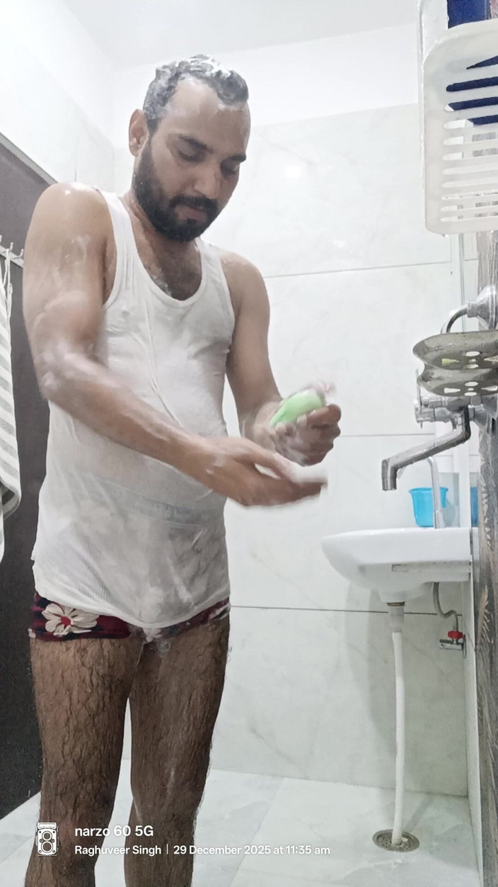 Rajasthani-old-lover: Người đàn ông thích tắm