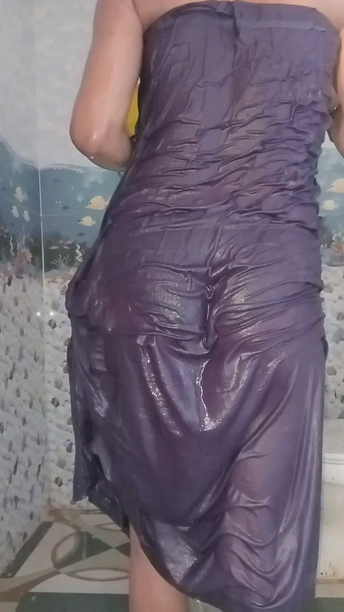 Ankurpriya000: 페티코트를 입은 Priya의 새로운 목욕 비디오 - 핫한 목욕