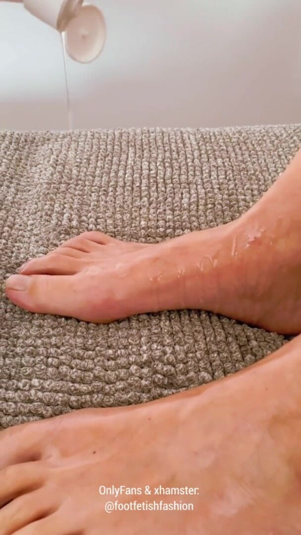 FootFetishFashion: My first massage with oil