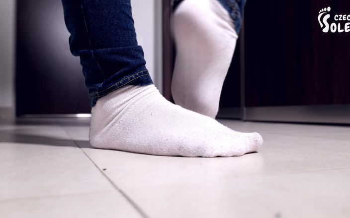 Czech Soles - foot fetish content: Pov mang vớ trắng trêu chọc với đôi chân to của...