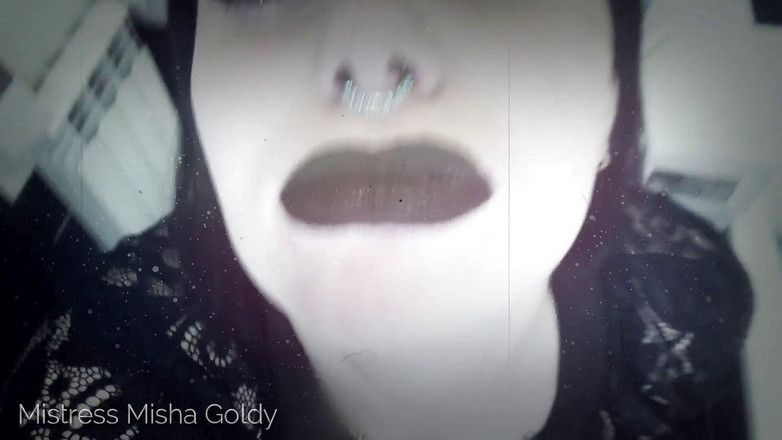 Goddess Misha Goldy: Добачишся в туалеті