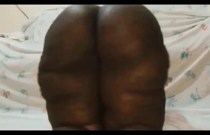 Dzaddy long strokes: Culo grasso twerk e spalmato
