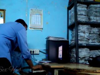 Real sex hub: Indische stiefvader neukte haar stiefdochter in zijn kantoorkamer