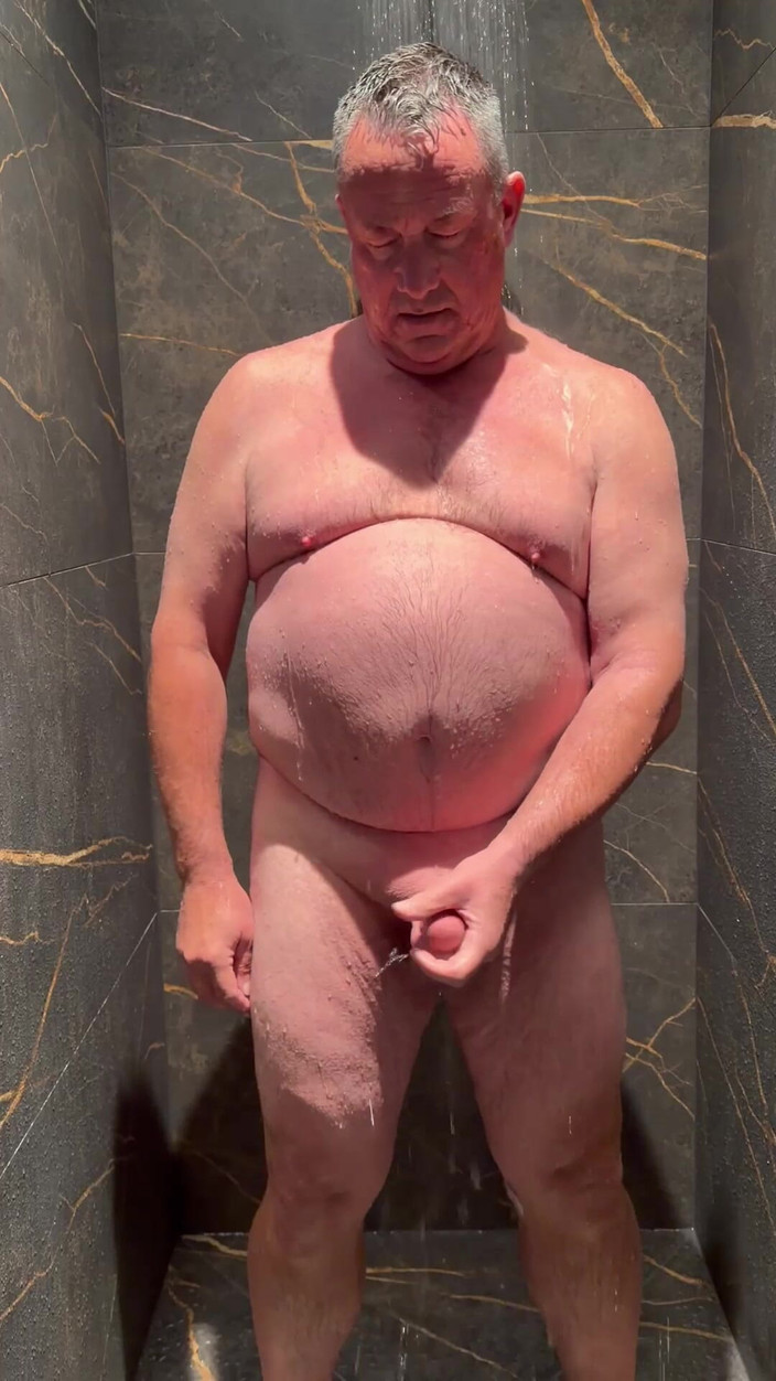 GottaLuvBB: Câteva ținute la duș