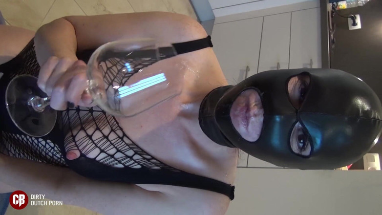 Cumbizz: Dutch teen drink and swallows a big glass full of...