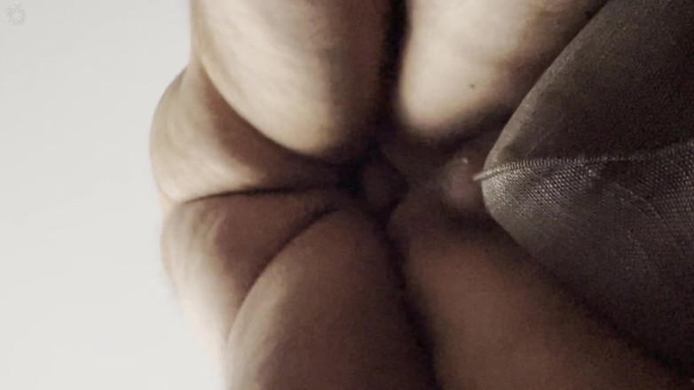 boyhaze: Üvey babasını kanepede sikiyor