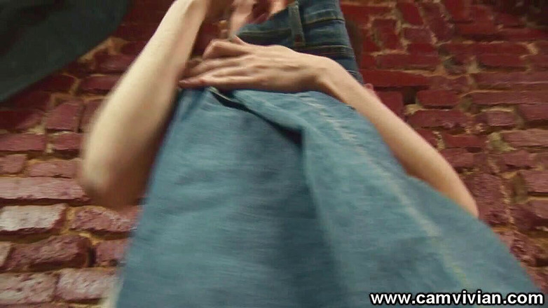 Camvivian: Na sobě moji džínovou bundu a džíny s copánky sólo...