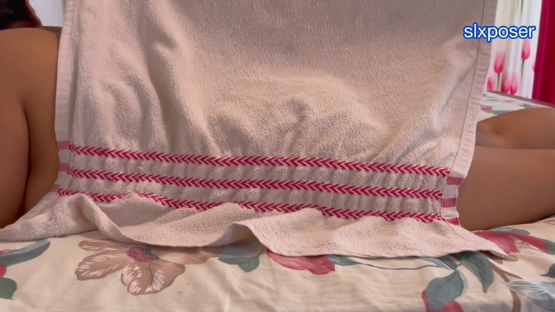 slexposer: Le massage d’une voisine timide finit en baise par la...
