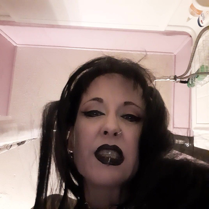 PandoraSG: Hukuman Goth Kencing, Sembah Kentut &amp; Pantat