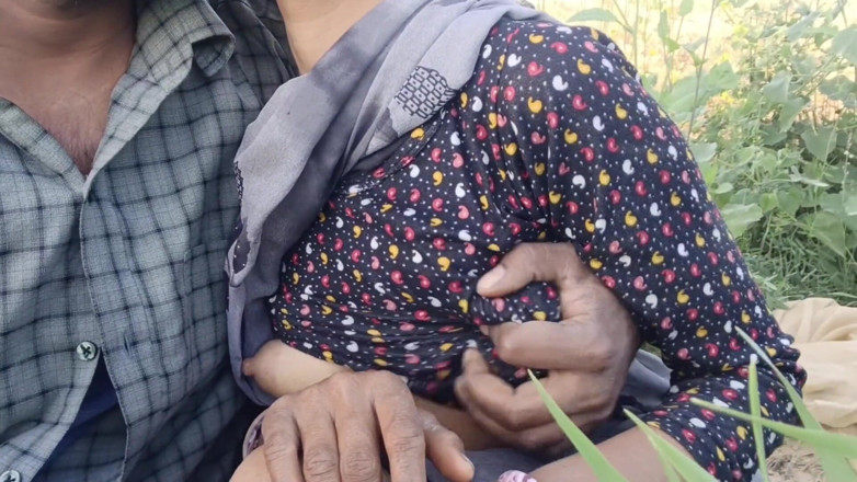 seema: Adik ipar india dientot sama abang iparnya di peternakan