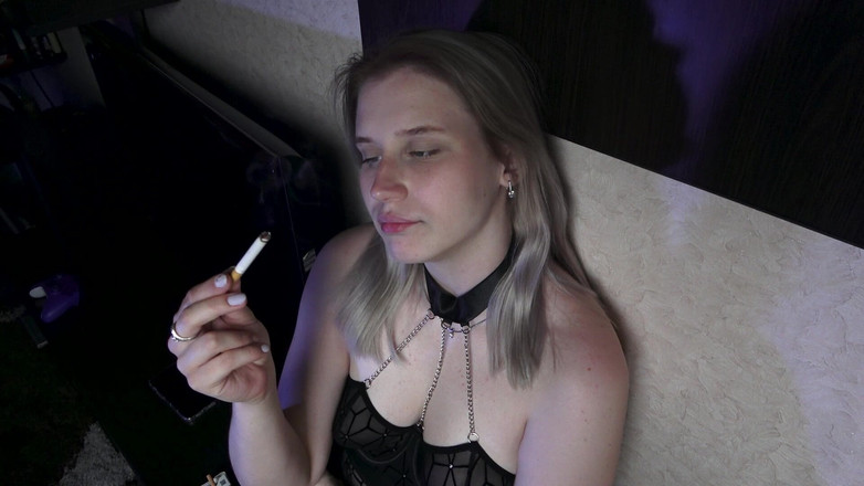 MertyXXX: Курение на высоких каблуках