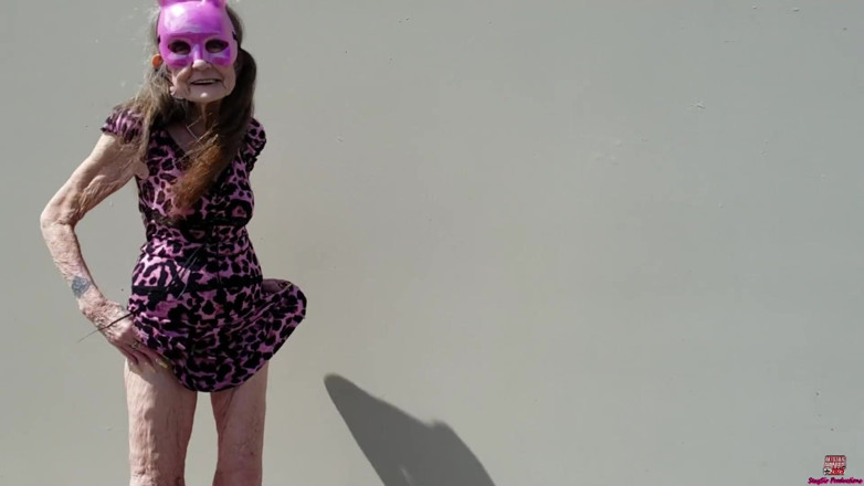 Sexy Sandra N Sir Christopher: Coniglietta di Pasqua 2026 Provocazione anale