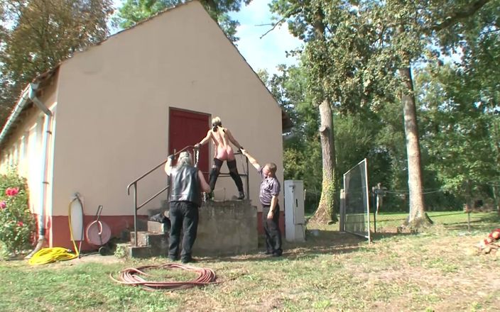 BDSM Deutschland: Bdsm rubia es atada y azotada