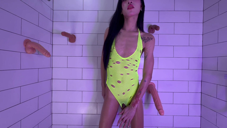 LadyboyLadyboy: Ladyboy Nisha Cums Fountains