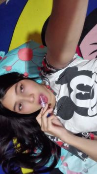 This Young Colombian Girl Gets Every Last Drop of Milk Out