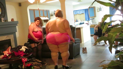BBW nurse Vicki adventures with friends: Awek montel super saiz Lucki Lexxi submisif meletakkan kasutnya