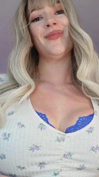 Ketagihan payudara MILF awak yang teruk