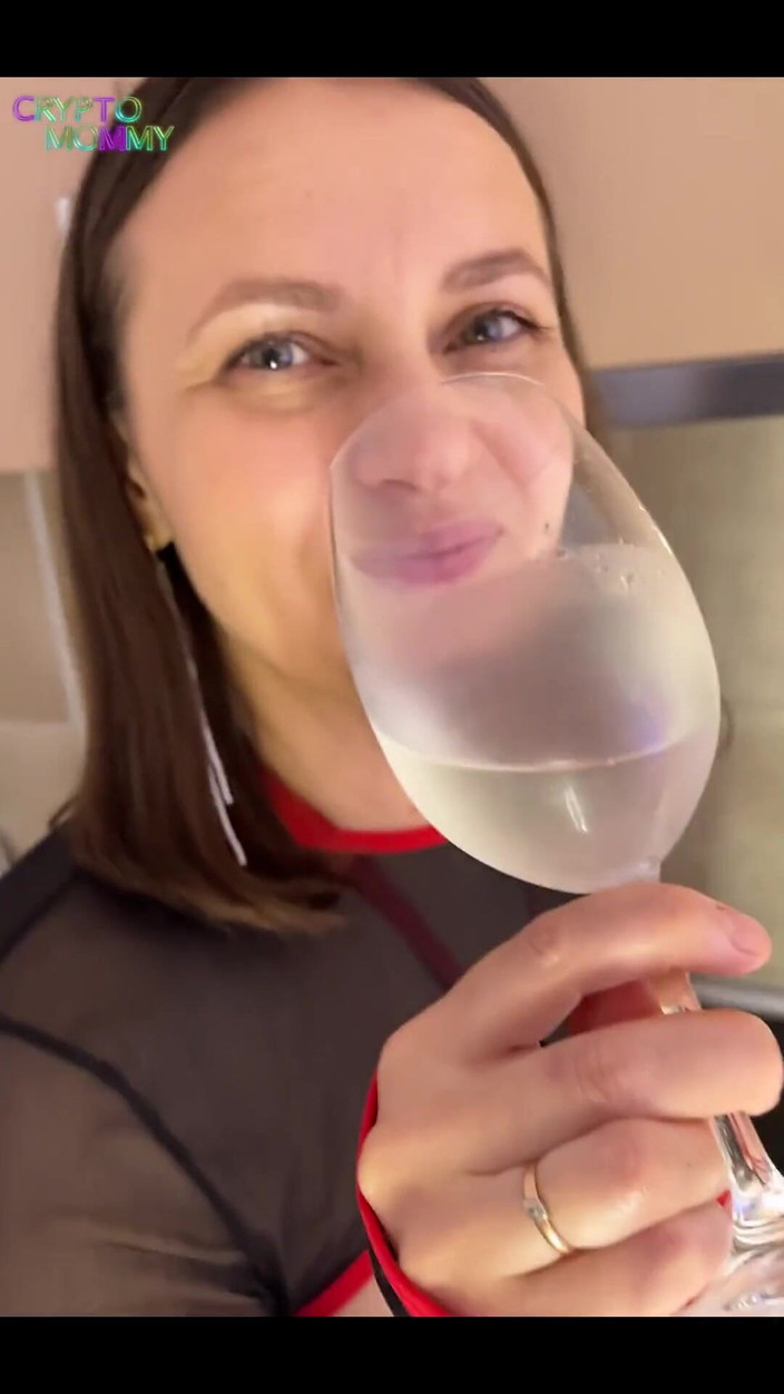 Crypto Mommy: Bb, я чекаю на тебе в басейні