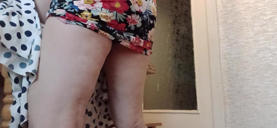 Lesbian-illusion: Ma belle-mère me baise sur la table de la cuisine