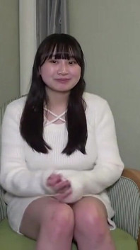 옅은 H컵 미녀 압도. 딥 질싸 마무리 전에 떨리는 그녀의 몸
