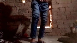 Ensamstående kvinnor gay fingured sitt nya hål som ny smart vit tjej