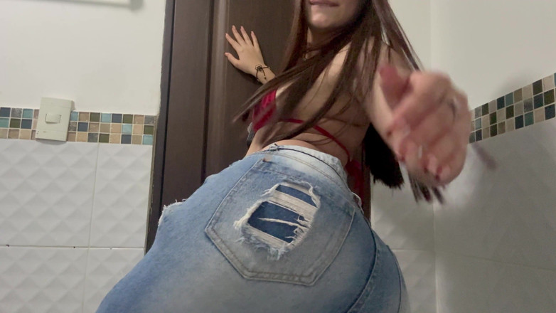 alejakink: Jeans empapados en pis 4k