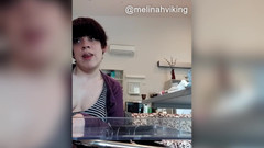 Melinah Viking: 집에서 나와 함께 자위하기