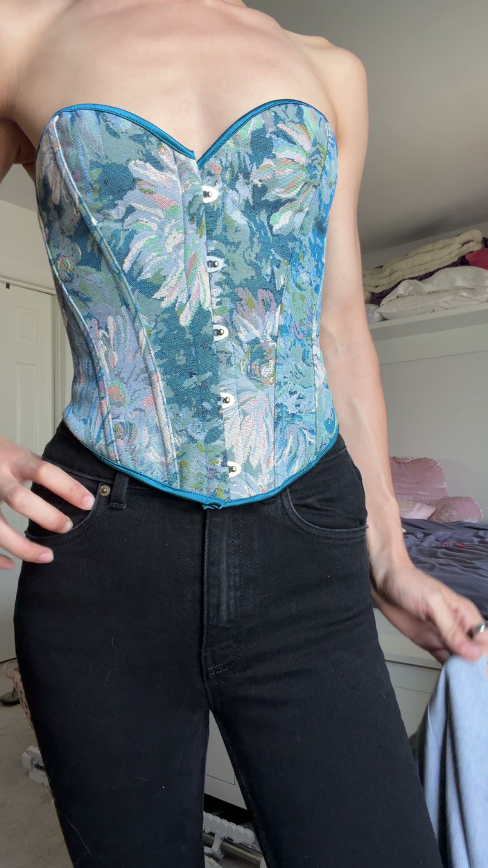 Ms_Emmy_Lynn: Sfw Korset Jeans Pakaian Perniagaan Seksi