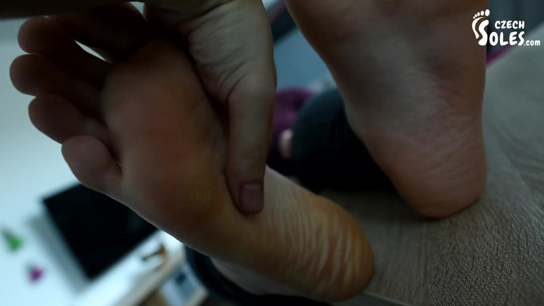Czech Soles - foot fetish content: 胖美女巨大的脚和袜子 第一人称视角