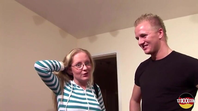 123XXX - 100% Amateurs: This Blonde Loves Bouncing on a Hard Cock