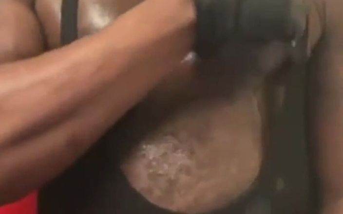 Black smoking muscle stepdad: Sexigt läder och tätt passande attirerade rökscener