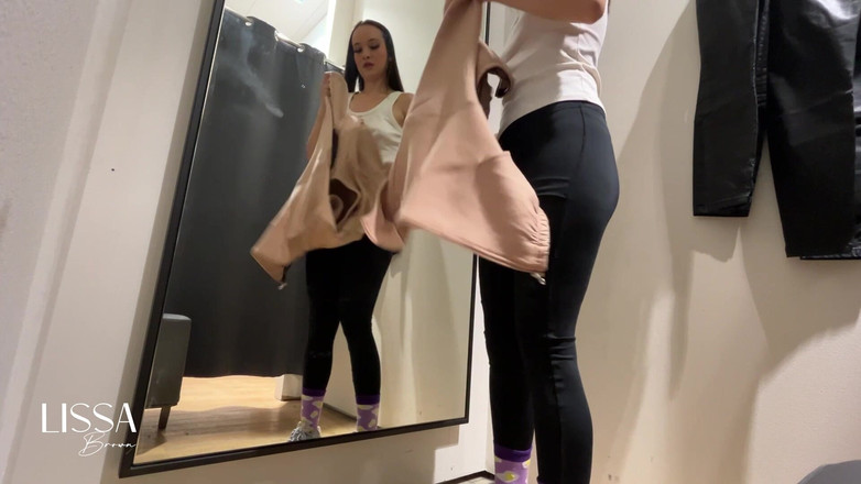 Lissa Brown: Speciální Lycras + Masturbace se 3 šatnami