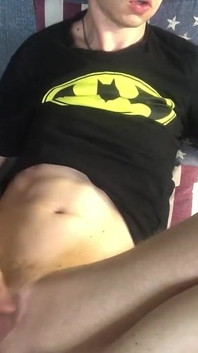 Ohromující Twink předvádí své premisy a honí si až dokud se neudělá