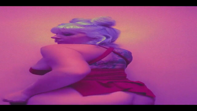 PaintedRose: Revved up..为什么？为你的红色火箭。答案是肯定的