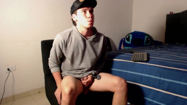 Icyhot707: 拉丁裔，拥有美味鸡巴，长达18厘米