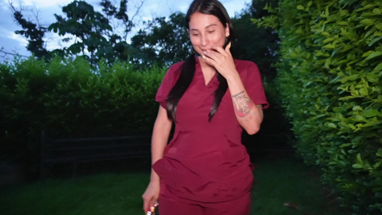 Jenifer Play: Evimde büyük memeli maledo ile ciddi seks l bahçesi!