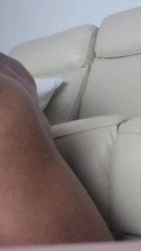 Dildo oğlanı kremleştiriyor