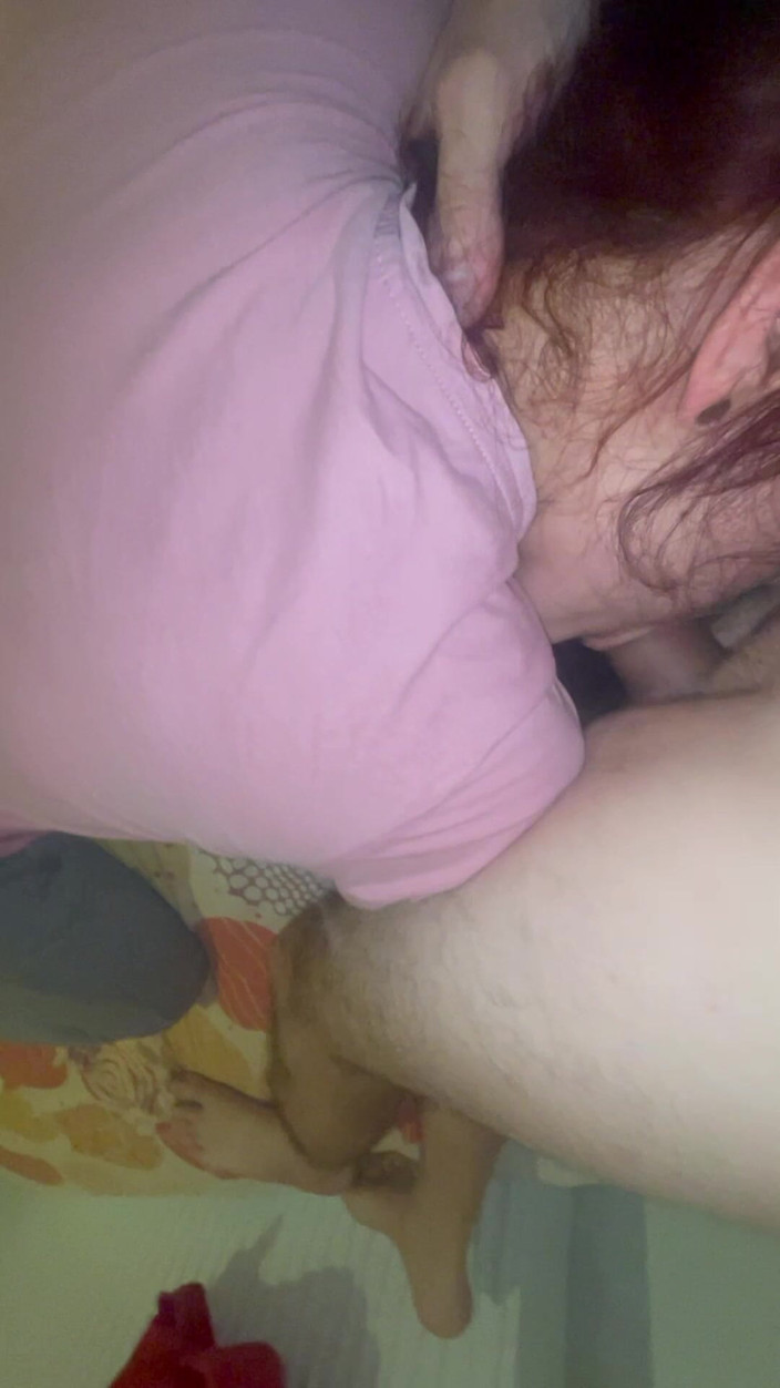 Ionut899: सौतेले पिताजी मुझे मेरे मुंह और चूत में केवल डिक के साथ जगाते हैं