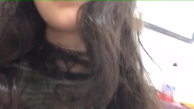 Adorable Teen: Ik moet dringend een hele grote en hete pik in...