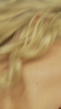 A Delicious Hole Scene-1 (おいしい穴シーン 1) 巨乳の金髪にランジェリー Cindy Behr 吸いコックで栄光の穴の浴室