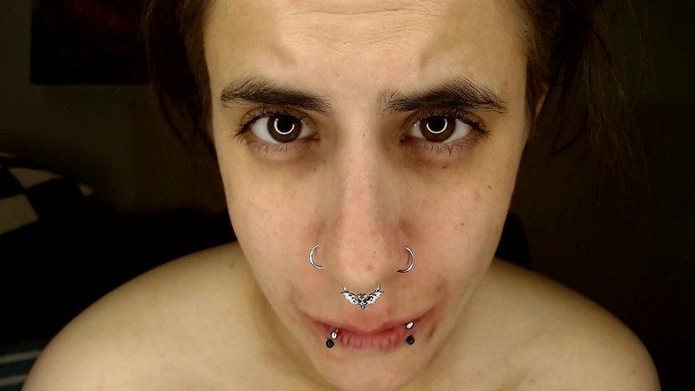 Abby Anna: Tour pela boca grande com piercings