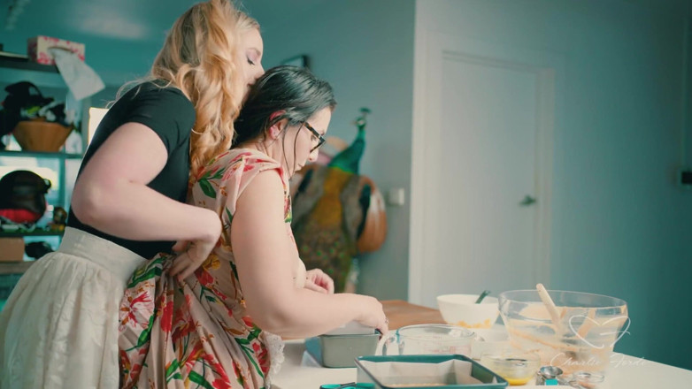 CharlieForde: Bake Me a Cake com Charlie Forde, Chasey Devil