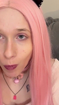 Bratty Bubblegum děvka kouří bubliny
